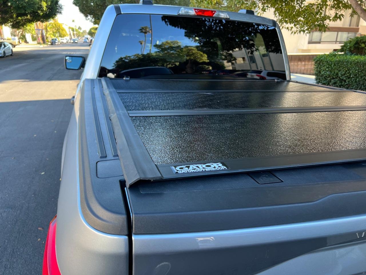 Gator EFX Hard Tri-Fold tonneau cover for pickup truck
