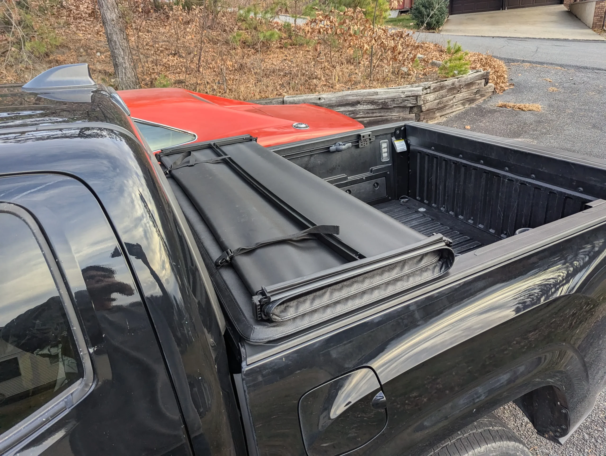 Gator SFX Tri-Fold soft tonneau cover with aluminum frame