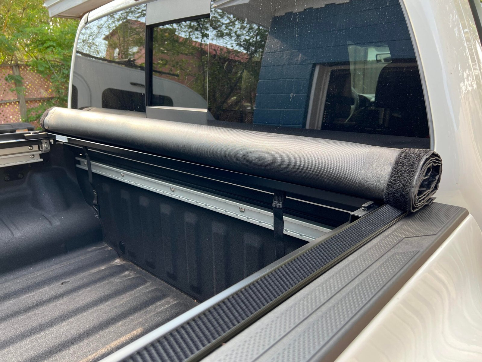 Gator SRX Roll-Up tonneau cover low profile design